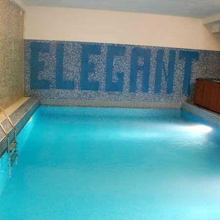 Elegant ホテル